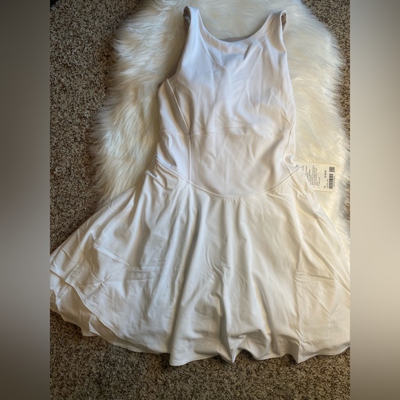 NWT Lululemon Court Crush Tennis Dress - Picture 1 of 6